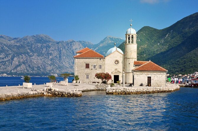 Private tour with speed boat - Perast and Lady of the rock - Discovering the Historic Town of Perast