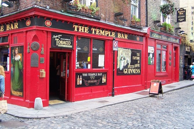 Private Transfer: Dublin Airport DUB to Dublin in Business Car - Personalized Service with Meet & Greet and Luggage Help