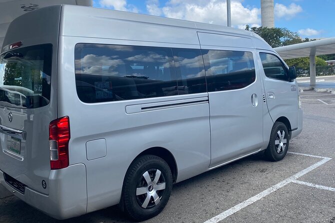Private Transfer from Cancun Airport to Cancun Hotels - Comfortable, Air-Conditioned Transportation for Small Groups