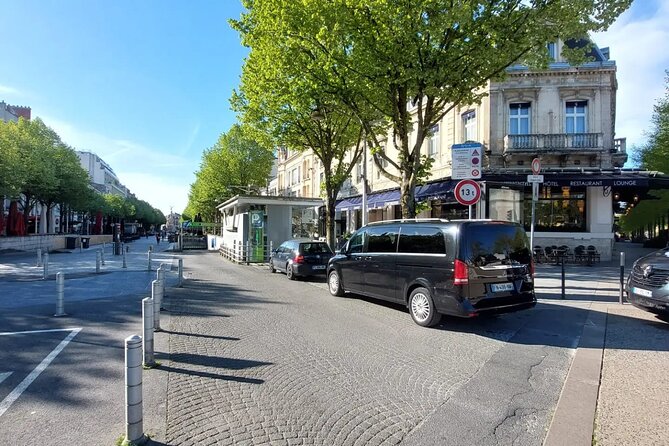 Private transfer from CDG or ORY airport to DisneyLand Paris - Pickup and Drop-off at Disneyland Paris