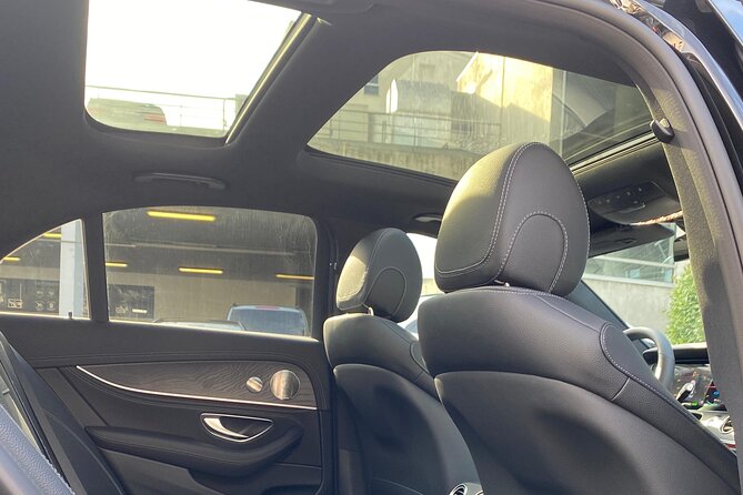 Private Transfer Paris from and to Airport (CDG, Orly, Beauvais) - Pickup Experience in Paris Neighborhoods