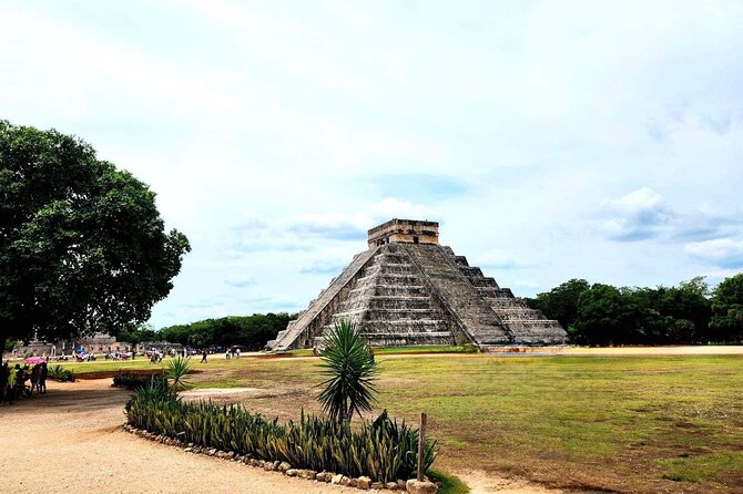 Private Transportation to Chichen Itza  Transportation Only - From Cancun to Chichen Itza: The Transfer Experience
