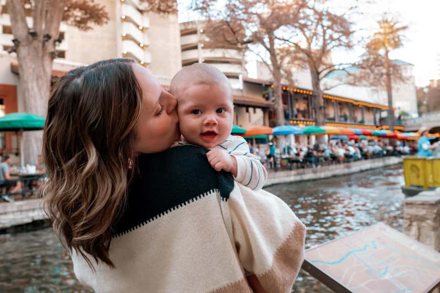 Private Vacation Photoshoot with Photographer in San Antonio - A Personalized Photoshoot with a Skilled Photographer