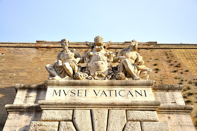 PRIVATE Vatican, Sistine Chapel & St. Peter's Basilica (shortcut) - Start at the Vatican Museums with a Guided Introduction