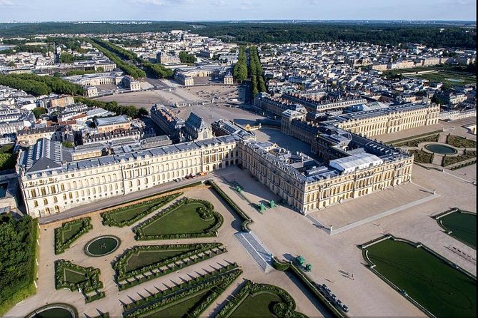 Private Versailles Tour with Guide + Round Trip Transport from Paris - Personalized Experience with a Multilingual Guide