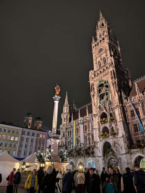 Private Walking Tour of Munich's Historic Center (in Spanish) - Admiring the Marienplatz and the Glockenspiel