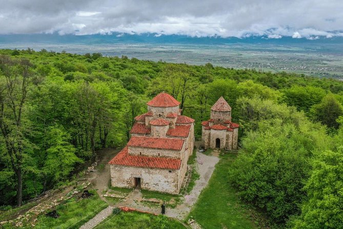 Private Wine Tour in Kakheti with Wine Tastings - Exploring the Akhali Shuamta Monastery and Its Historical Significance