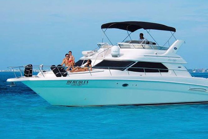 Private Yacht - 46 ft SeaRay Cancun Bay Snorkel 23P4 - Yacht Features and Capacity for a Luxurious Experience