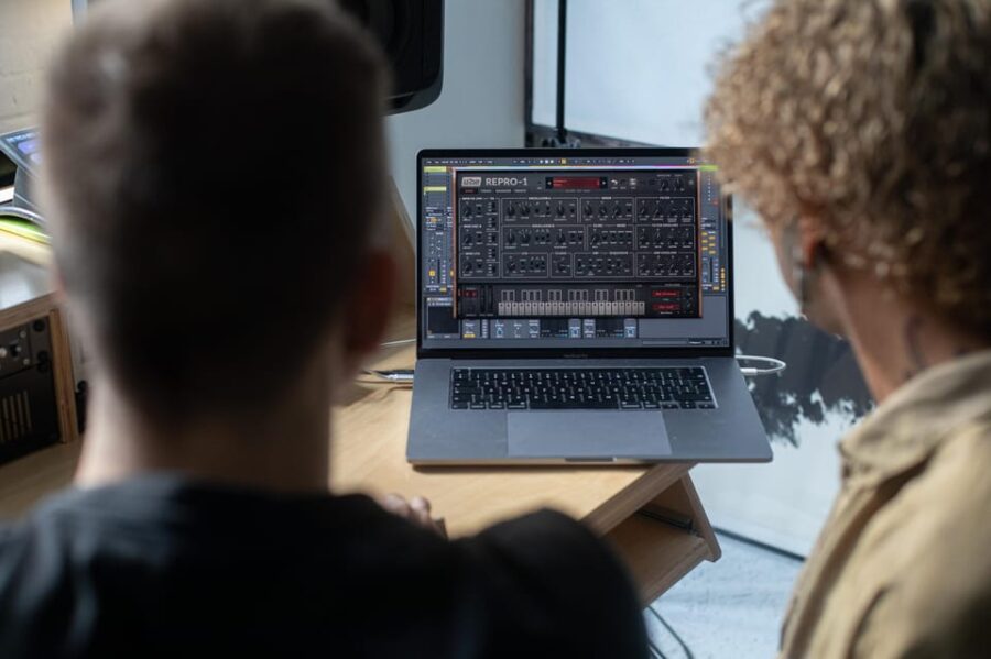 Produce Techno and House Music in Berlin - What Participants Will Learn: From Synth Programming to Track Mixing