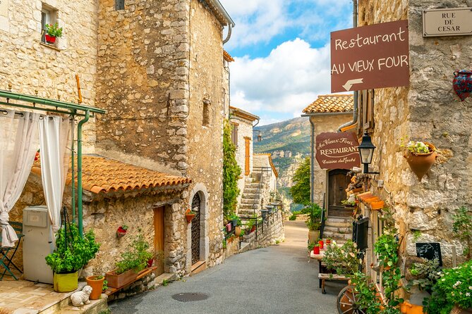 Provence Countryside and its Medieval Villages Private Tour - Starting in the Perfume Capital: Grasse