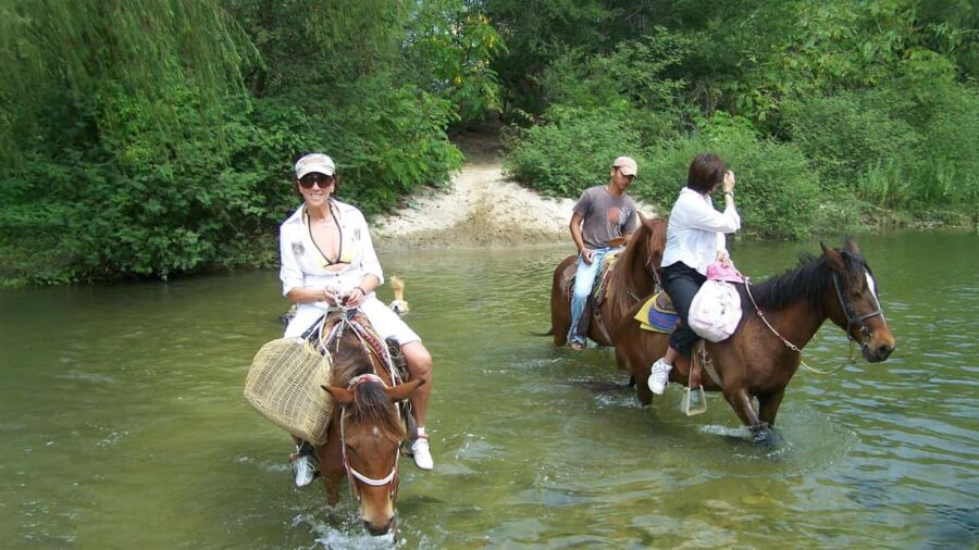 Puerto Escondido: Horseback riding to the Atotonilco hot springs. - Pickup and transportation logistics in Puerto Escondido