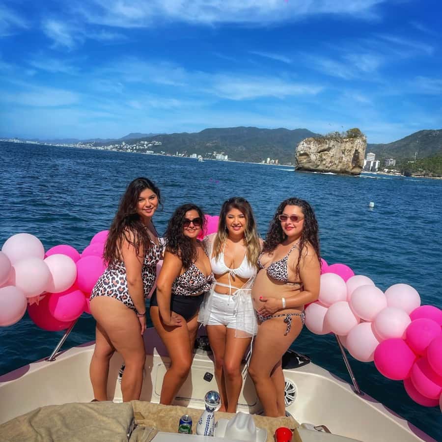 Puerto Vallarta: Bachelorette Yacht Tour of Iconic Beaches - Views of Puerto Vallarta’s Iconic Waterfront