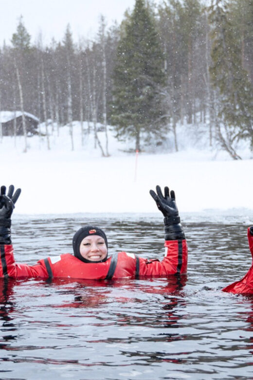 Pyhätunturi: Ice Floating & Sauna Experience - Preparation: What to Bring for the Ice Floating Experience