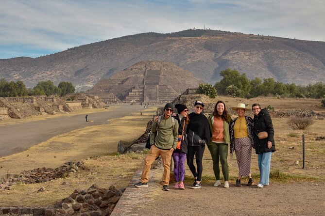 Pyramids of Teotihuacan and restaurant la Gruta (Original) - Exploring the Archaeological Zone of Teotihuacan
