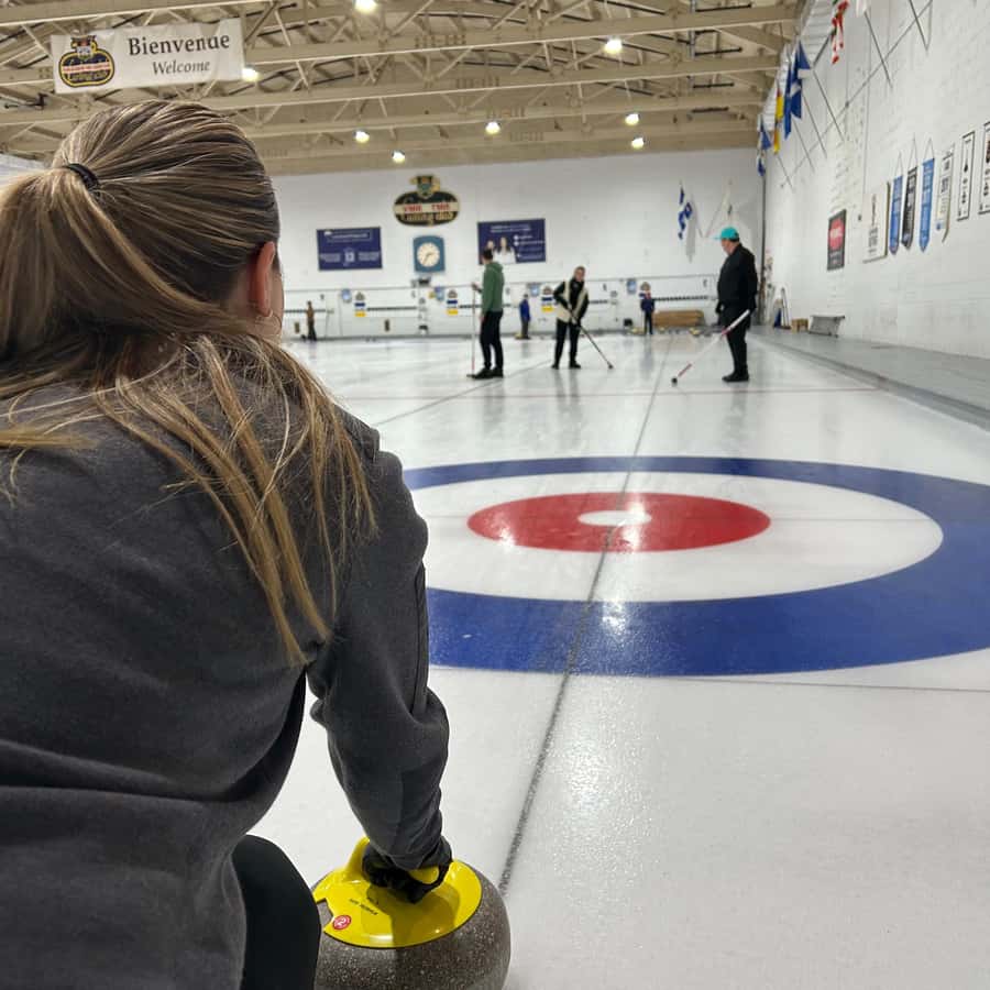 Quebec City Curling Experience with instructor and equipment - The 30-Minute Introduction with a Skilled Instructor