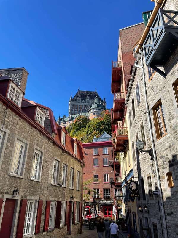 Quebec City: Historic District Walking Tour (2h) - Starting Point in Front of the Tourism Information Center