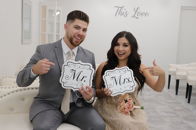 Quickie Las Vegas Wedding at Paradise Wedding Chapel - Signing and Filing the Marriage License with a Licensed Minister