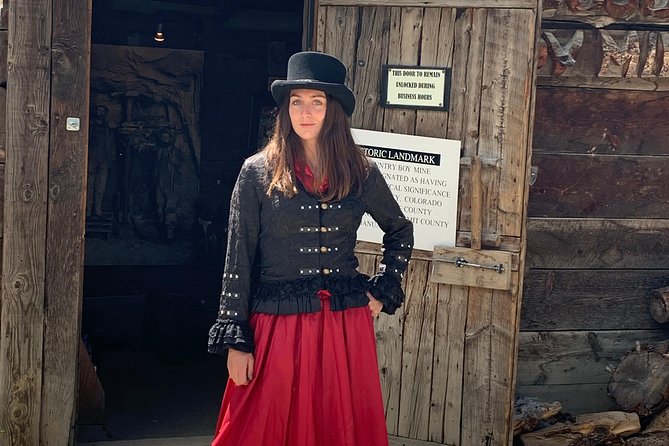 Real Gold Mine Tour with, gold panning and more - Descending into the Historic Mine Tunnels