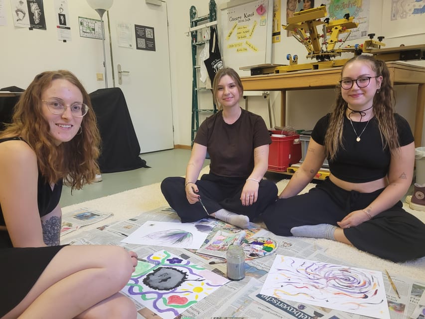 Regensburg: Intuitive painting incl. meditation - Discover the Guided Meditation in a Relaxed Setting