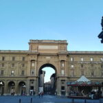 Renaissance & Medieval Florence Guided Walking Tour plus mobile App - Marveling at the Duomo and Its Surroundings