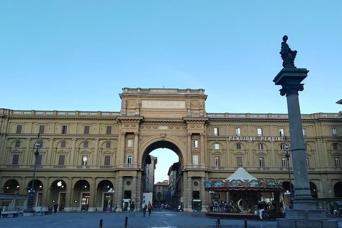Renaissance & Medieval Florence Guided Walking Tour plus mobile App - Marveling at the Duomo and Its Surroundings