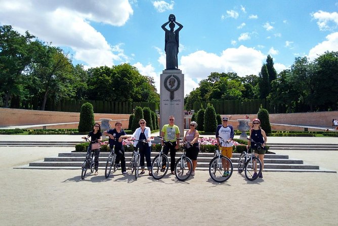 Retiro Park bike tour- Get transported to the XVI century - Bikes and Helmets Provided for Convenience