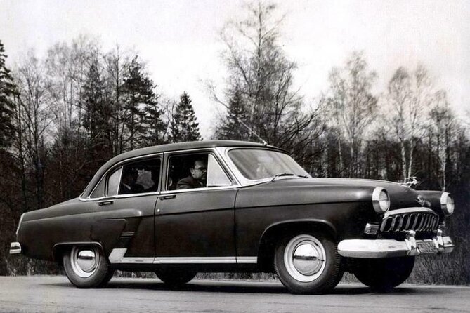 Retro KGB Tour: A Volga 21 Adventure in Yerevan's Soviet Past with photography - Riding in a 1960s Volga 21 Chevrole in Yerevan