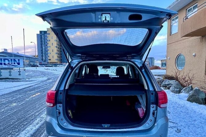 Reykjavik Iceland : Private transfer From / To KEF airport - Comfortable, Eco-Friendly Vehicle with Scenic Views