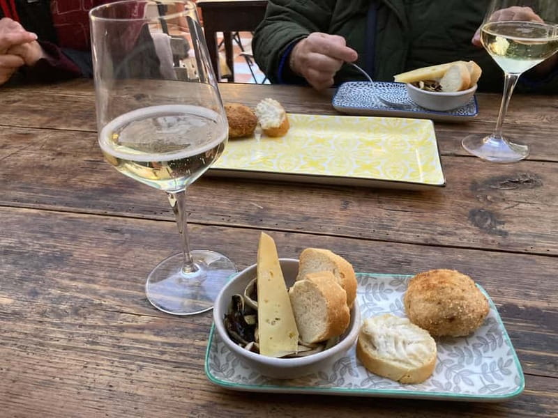 Rialto Street Food Tour & Stories: A Taste of Venice - Visiting the Rialto Market and Historic Landmarks