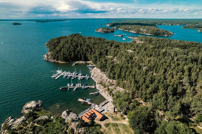 RIB Speed Boat Tour and Archipelago Island Visit (4,5h) - Visiting the Historic Vaxholm