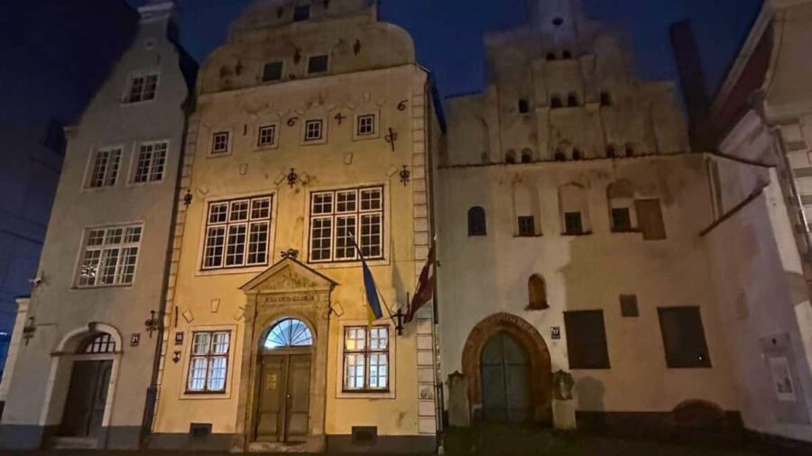 Riga: Old Town Legends & Highlights with Excellent Guides - Starting Point and Meeting Logistics in Riga’s Old Town