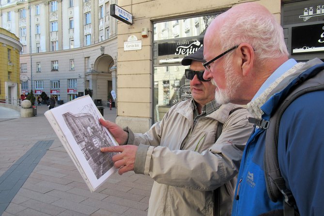 Rise Against the Soviet: The 1956 Revolution - Private Tour - Visiting Kossuth Lajos Square and the Site of the Massacre