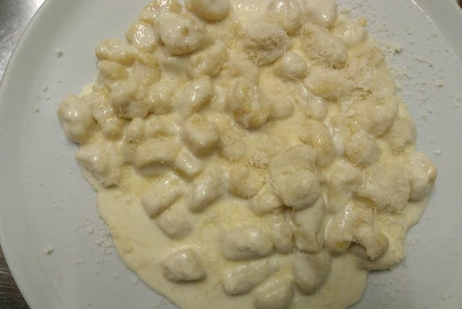 Roman Food Tour with Visit to the Trionfale Food Market - Gourmet Tasting at La Nicchia: Balsamic, Truffles, and Pesto