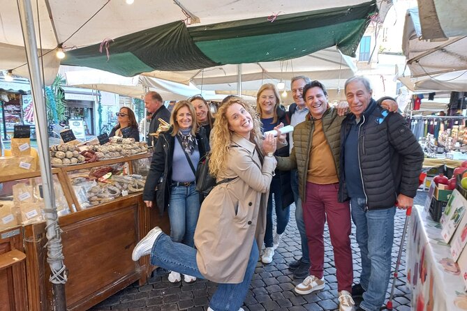 Rome Food Tasting Tour in Trastevere - Walking Through Trastevere’s Vibrant Streets