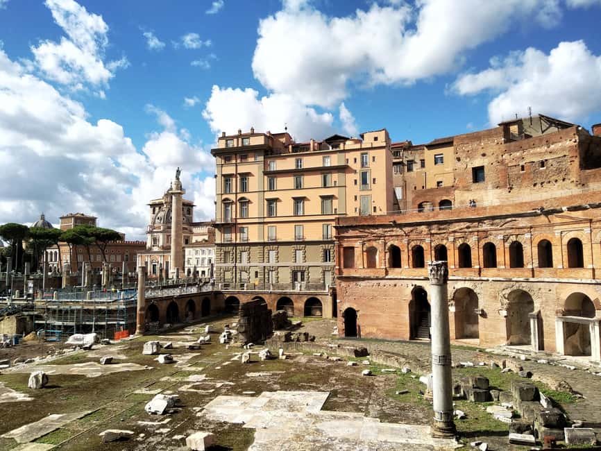 Rome: Guided outdoor tour from the Colosseum to the Imperial Fora. - Admiring the Iconic Colosseum and Its Historical Significance