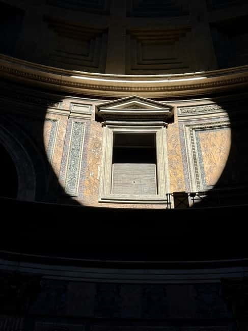 Rome: Pantheon Guided Tour with small group - Inside the Pantheon: An Architectural Masterpiece