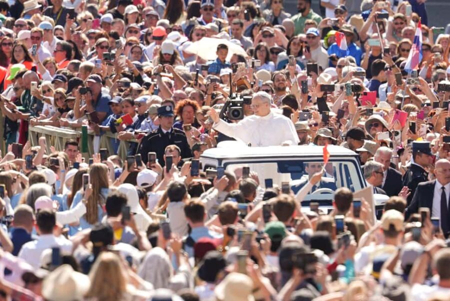 Rome: Papal Audience with Guide and St. Peter's Basilica - Attending Mass inside St. Peter’s Basilica After the Audience