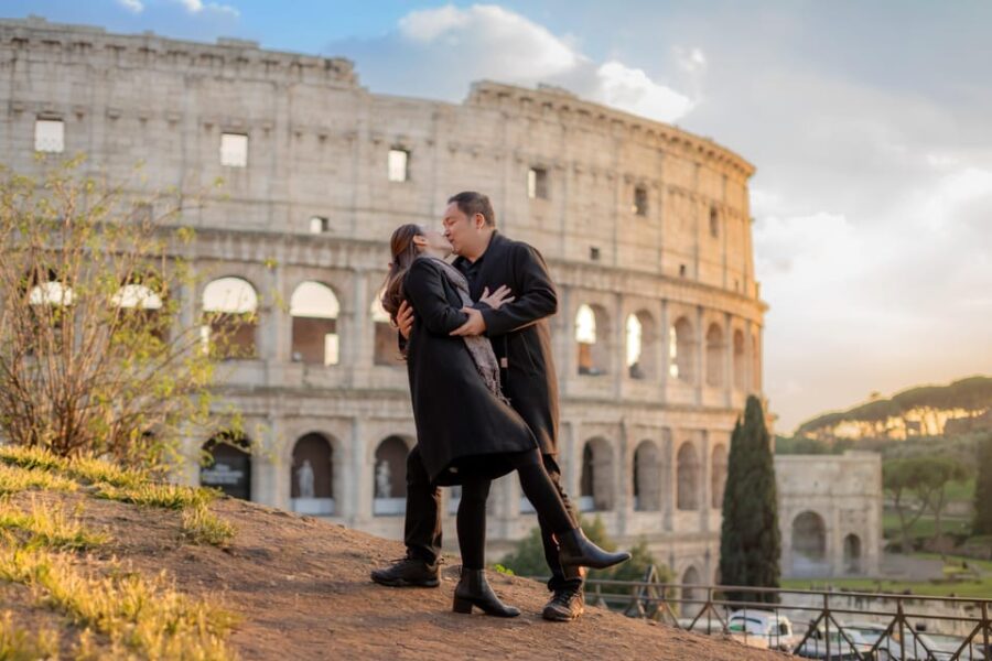 Rome: Personalized Photoshoot outside the Colosseum - Meet Your Expert Photographer Outside Caffè Roma