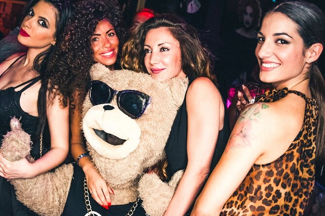 Rome Pub Crawl in the Old Town - Visiting Iconic Squares and Hidden Gems