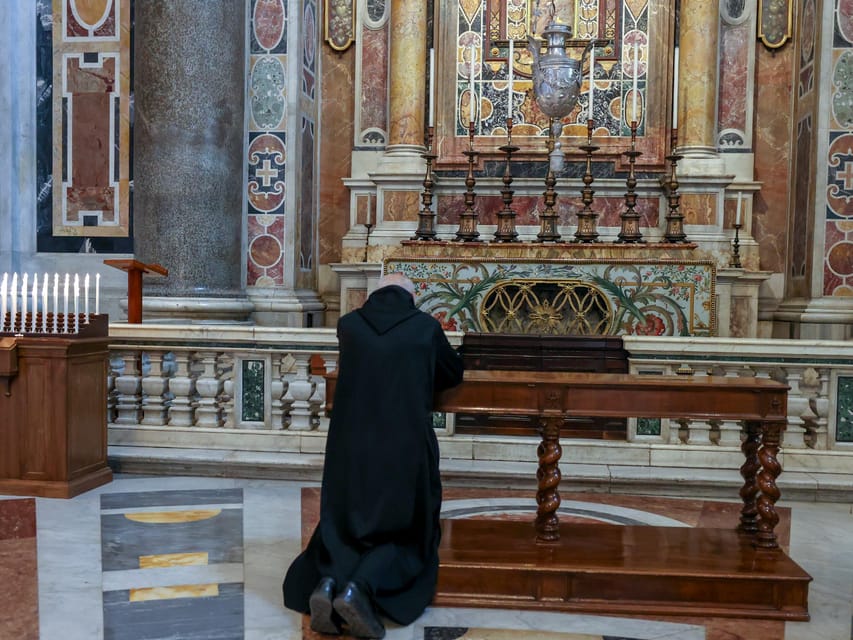 Rome: St. Peters Basilica, Tombs Tour & Optional Dome Climb - Discovering the Papal Tombs and Saint Peter’s Final Resting Place