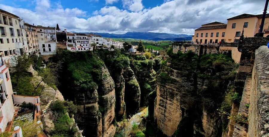 Ronda and Setenil Tour with Free Time from Málaga - Exploring Ronda: Guided or Self-Guided Options