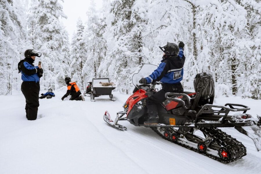 Rovaniemi: Easy Snowmobile Safari - From the Pickup to the Snowmobile Experience