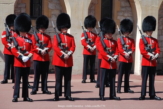 Royal London: Private Half-Day Tour with Horse Guards Parade - Walking Past Londons Most Popular Sites in Westminster