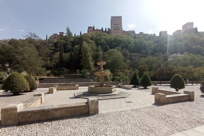 Royal Secrets of Granada: Self-Guided Dynasty Puzzle Quest - Exploring the Quaint Placeta de la Seda
