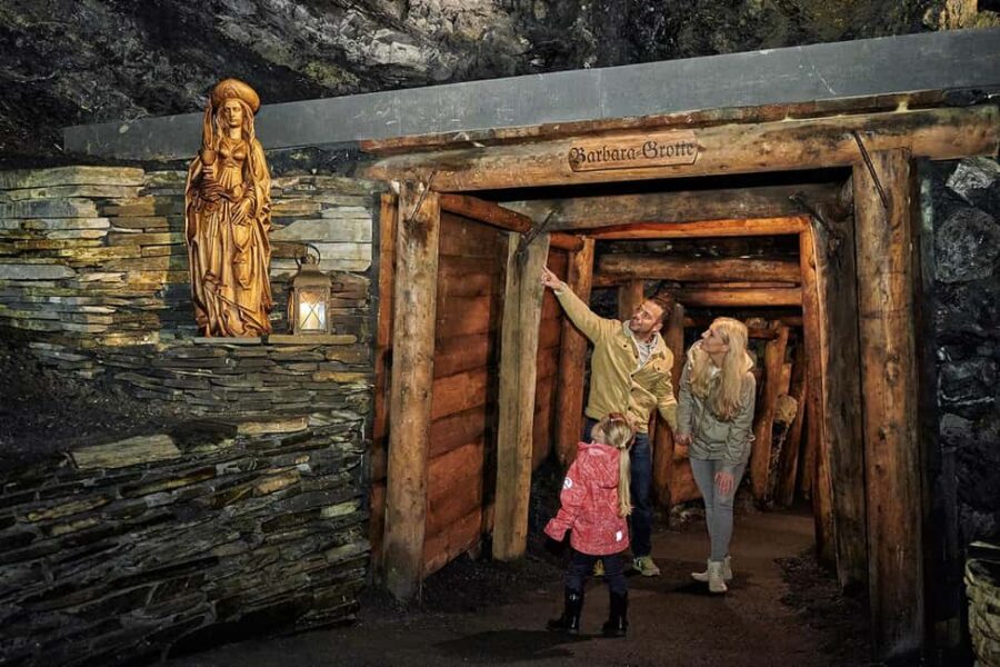 Saalfeld: Familienführung im Schaubergwerk Feengrotten - The Colorful World of the Fairy Grottoes