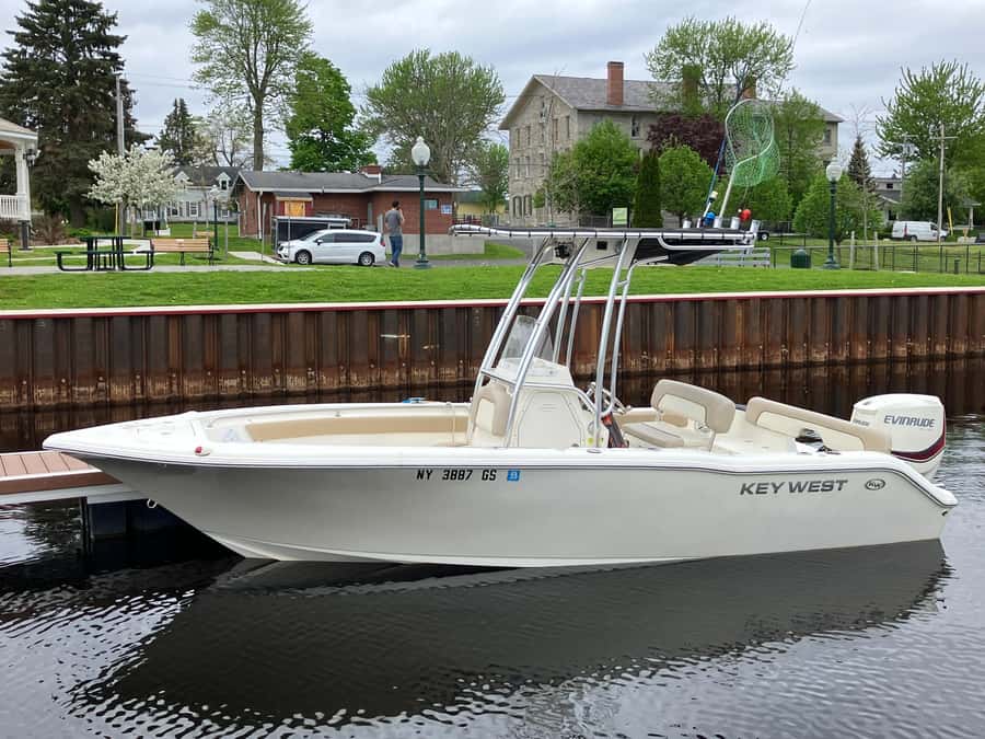 Sackets Harbor: Guided Boat Cruise with Captain - Starting Point at Madison Barracks Marina