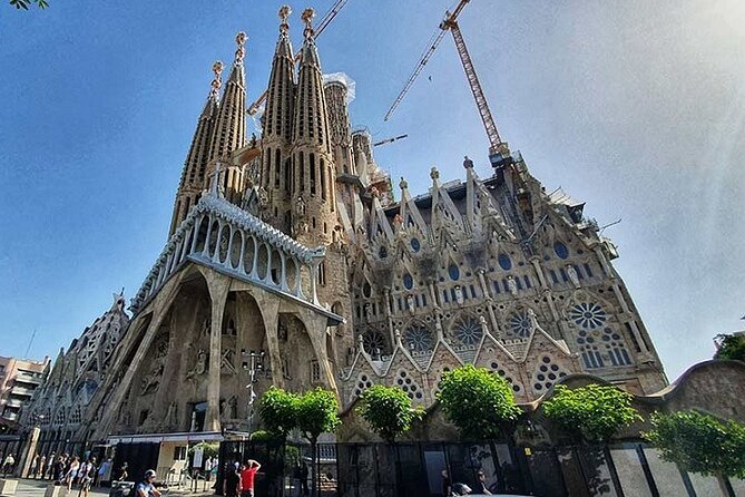 Sagrada Familia Guided Tour Masterpiece - Starting at La Sagrada Familia in Barcelona