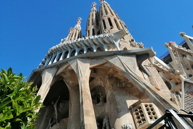 Sagrada Familia Skip The Line Guided Group Tour with Options - Exploring Sagrada Familia’s Nativity and Passion Facades