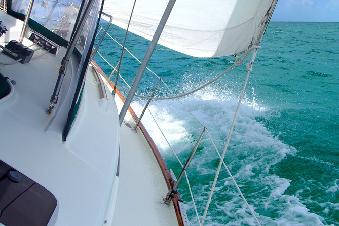 Sailboat tour to the islands - Island Stops: Hvar and Bra