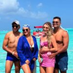 San Andrés: Rumba Party Cruise on a Floating Bar! - Day Tour - The Floating Bar Structure and Atmosphere